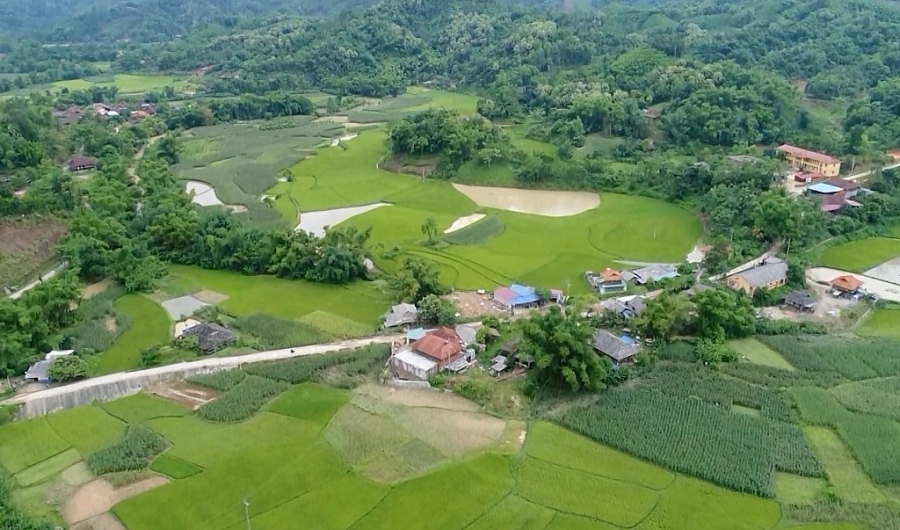 Gương mẫu để vận động nhân dân