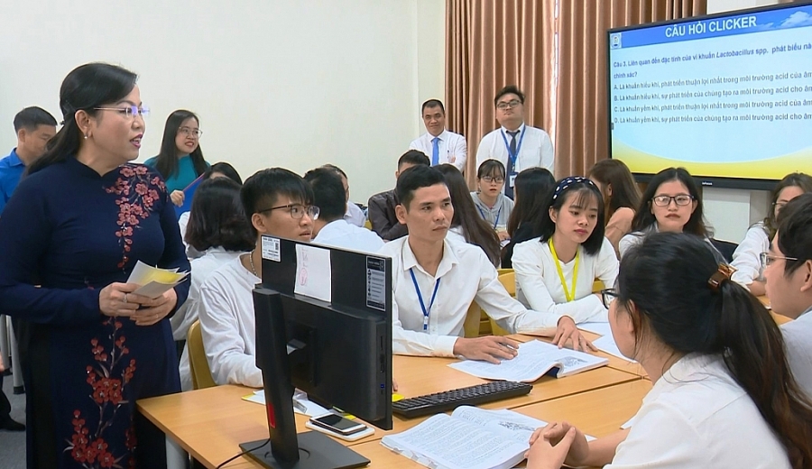 Đồng chí Bí thư Tỉnh ủy dự lễ khai giảng trường Đại học Y - Dược, Đại học Thái Nguyên Đồng chí Bí thư Tỉnh ủy dự lễ khai giảng trường Đại học Y - Dược, Đại học Thái Nguyên