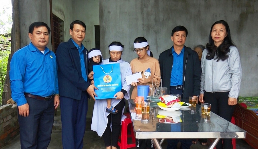 Liên đoàn lao động tỉnh Thái Nguyên hướng về miền Trung Liên đoàn lao động tỉnh Thái Nguyên hướng về miền Trung