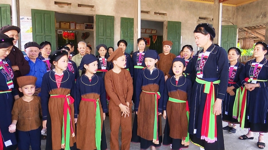 Lời hát Sấng Cọ vang xa Lời hát Sấng Cọ vang xa