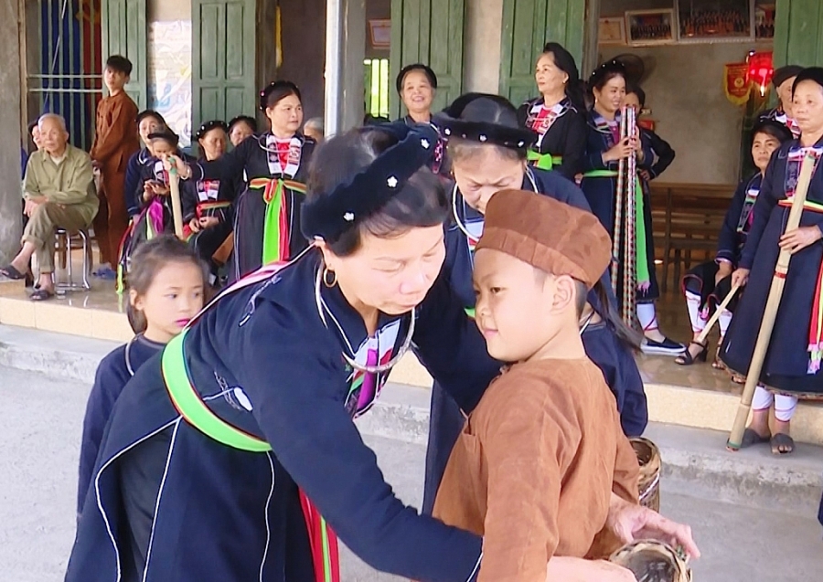 Lời hát Sấng Cọ vang xa Lời hát Sấng Cọ vang xa