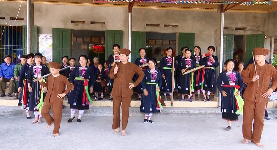 Lời hát Sấng Cọ vang xa Lời hát Sấng Cọ vang xa