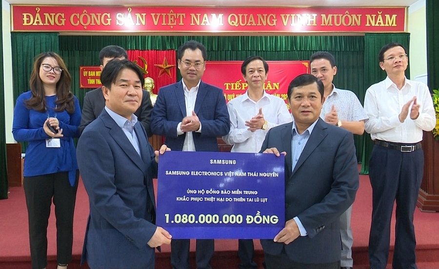 Tiếp nhận ủng hộ đồng bào miền Trung