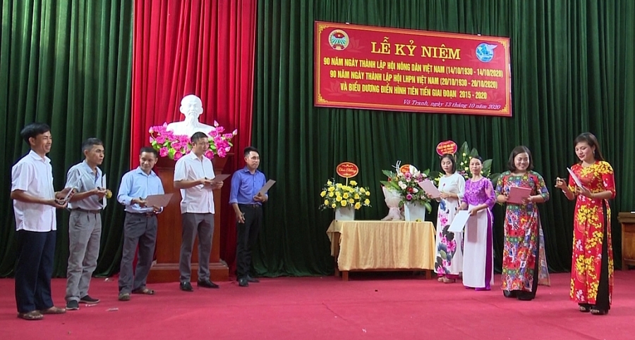 Lan tỏa phong trào thi đua yêu nước trong các cấp hội phụ nữ Lan tỏa phong trào thi đua yêu nước trong các cấp hội phụ nữ