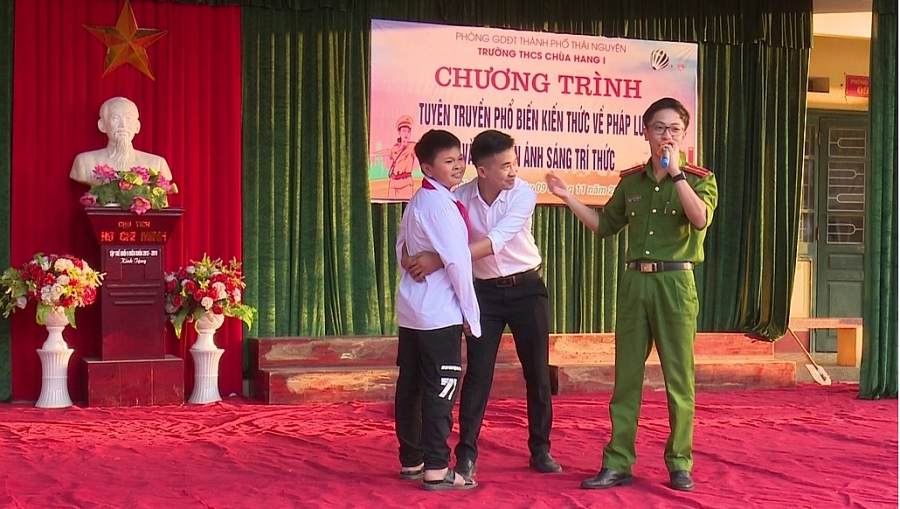 Nâng cao ý thức pháp luật cho học sinh