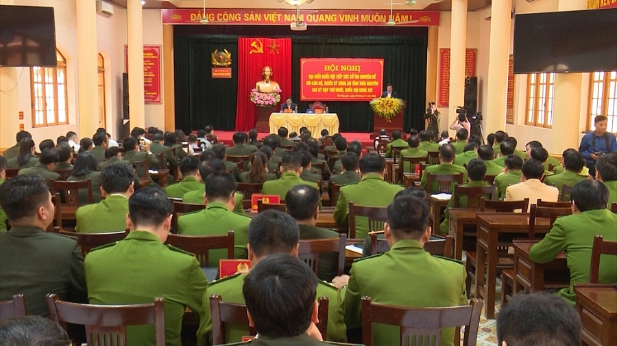 Tiếp xúc cử tri chuyên đề với cán bộ, chiến sỹ công an tỉnh Thái Nguyên (TS 20/11) Tiếp xúc cử tri chuyên đề với cán bộ, chiến sỹ công an tỉnh Thái Nguyên (TS 20/11)