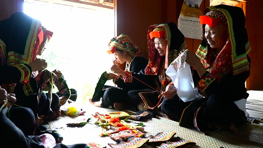 Nét văn hóa độc đáo trong trang phục của người Dao Lô-Gang ở Võ Nhai