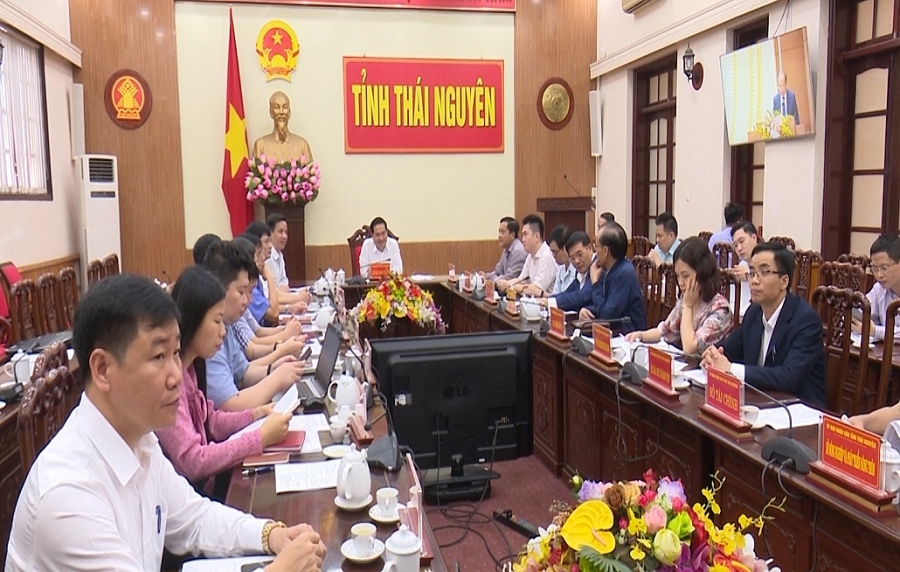 Tiếp tục hoàn thiện pháp luật và thi hành pháp luật thực chất, hiệu quả (TS 24/11) Tiếp tục hoàn thiện pháp luật và thi hành pháp luật thực chất, hiệu quả (TS 24/11)