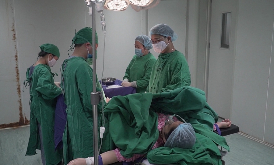 Đón em bé thứ 1.000 chào đời từ phương pháp thụ tinh trong ống nghiệm Đón em bé thứ 1.000 chào đời từ phương pháp thụ tinh trong ống nghiệm