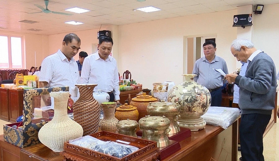 Phát triển sản phẩm công nghiệp nông thôn tiêu biểu Phát triển sản phẩm công nghiệp nông thôn tiêu biểu