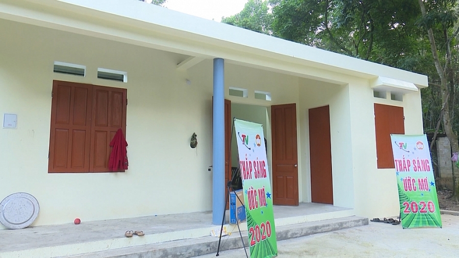 Thắp sáng ước mơ - Hành trình lan tỏa yêu thương Thắp sáng ước mơ - Hành trình lan tỏa yêu thương