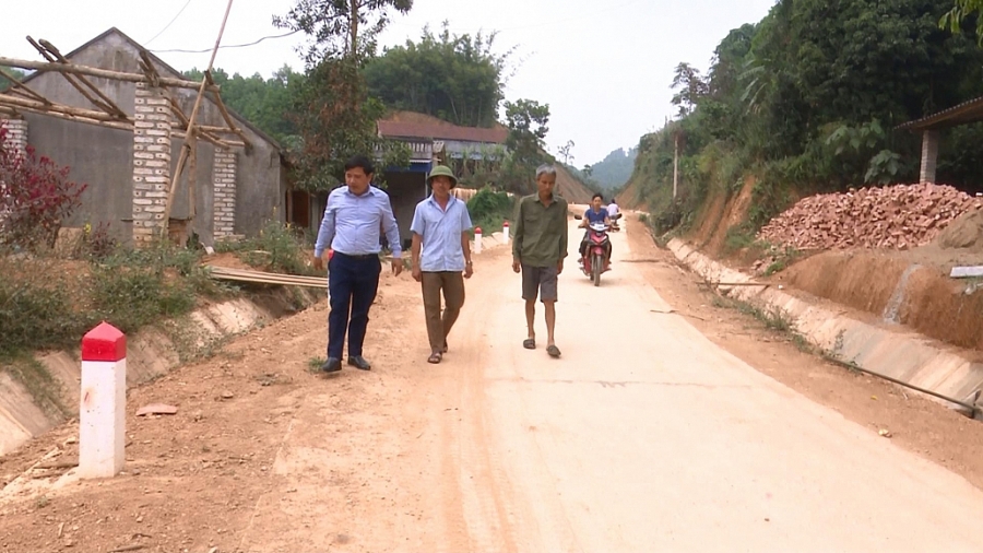 Đổi thay từ tuyến đường lên bản Đổi thay từ tuyến đường lên bản