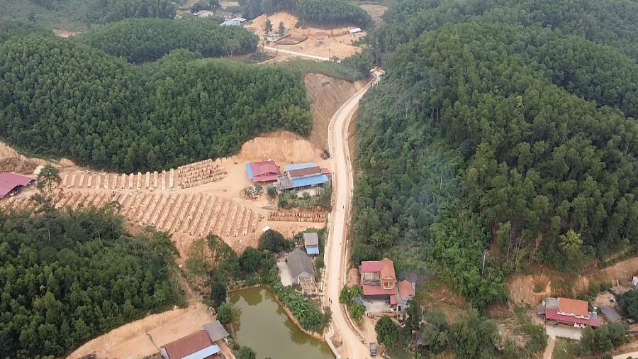 Đổi thay từ tuyến đường lên bản Đổi thay từ tuyến đường lên bản