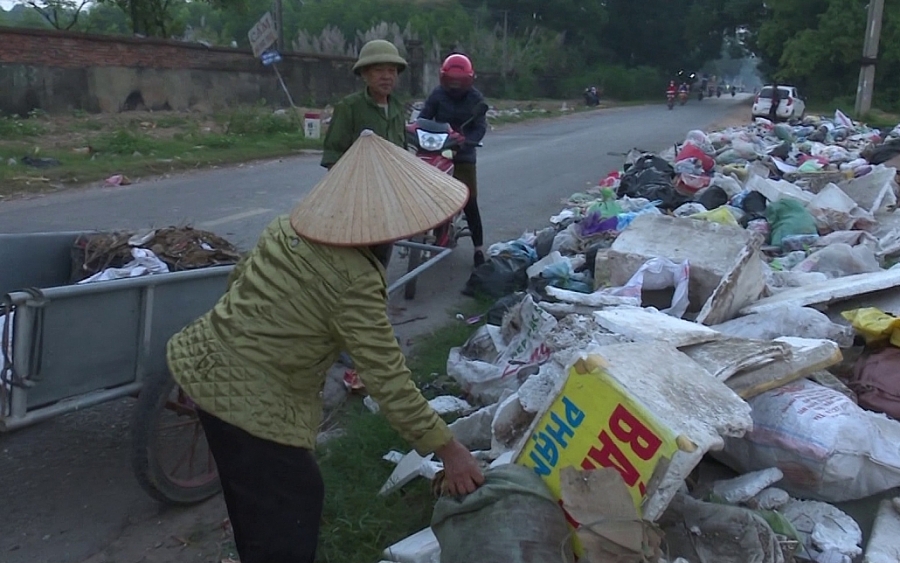 Bãi rác tự phát gây ô nhiễm môi trường Bãi rác tự phát gây ô nhiễm môi trường