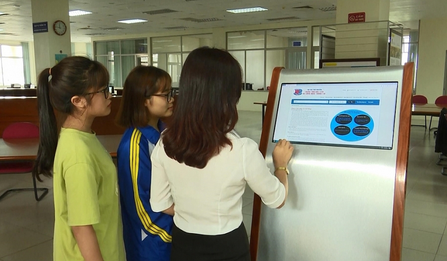 Chuyển đổi số trong các trường Đại học ở Thái Nguyên (Cam 17/12) Chuyển đổi số trong các trường Đại học ở Thái Nguyên (Cam 17/12)