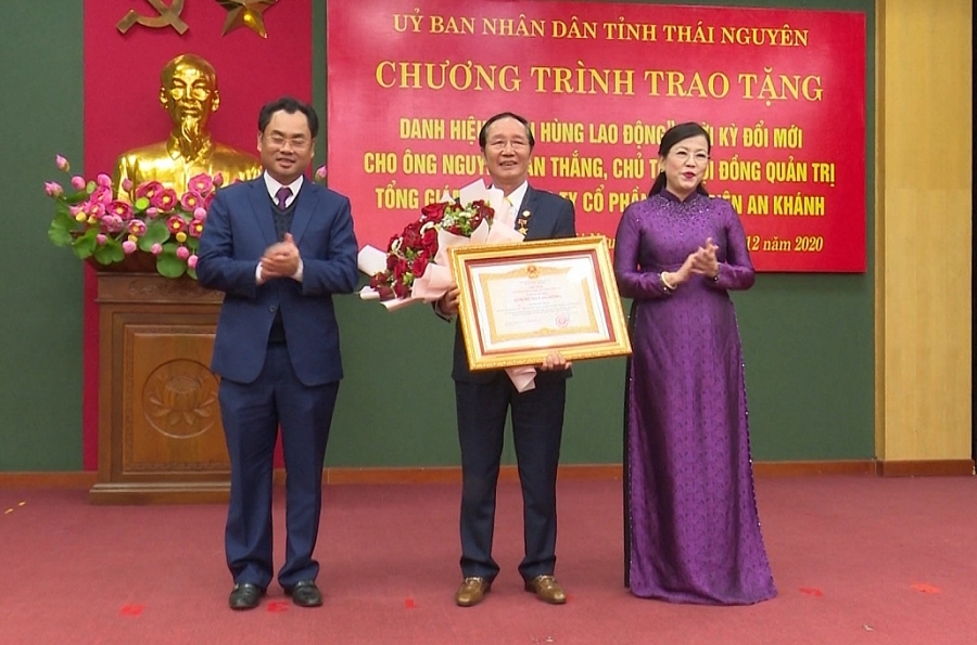 Trao tặng danh hiệu “Anh hùng lao động” thời kỳ đổi mới (TS 31/12) Trao tặng danh hiệu “Anh hùng lao động” thời kỳ đổi mới (TS 31/12)