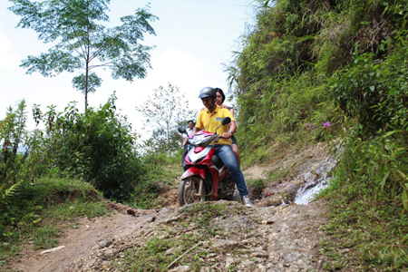 Trên những con đường mang Trung thu đến cho trẻ em nghèo.