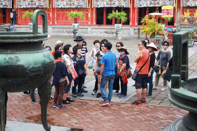 du khach den tham quan di san hue tang cao trong thang dau 2018 48718