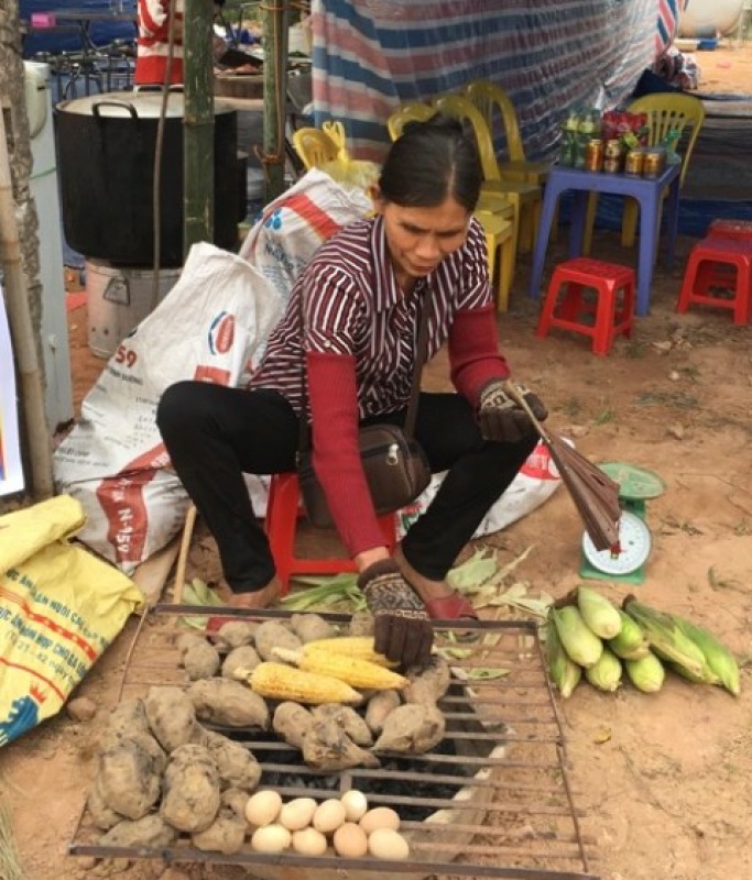 ron rang le hoi dinh den chua cau muoi phu binh