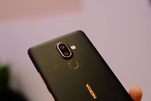 tren tay smartphone nokia 7 plus do the gioi di dong phan phoi