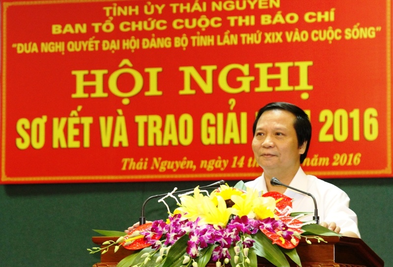 trao giai cuoc thi bao chi dua nghi quyet dai hoi dang bo tinh thai nguyen lan thu xix vao cuoc song