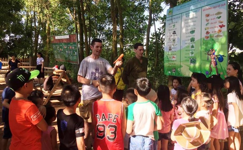 hoc tieng anh hanh trang de tre buoc vao tuong lai