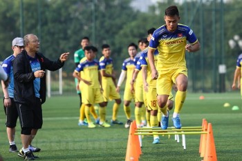 Tân binh U22 Việt Nam: Sân cỏ nhân tạo là khó khăn lớn ở SEA Games 30