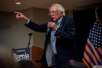 Thượng Nghị sỹ Mỹ Bernie Sanders nhập viện khi đang tranh cử