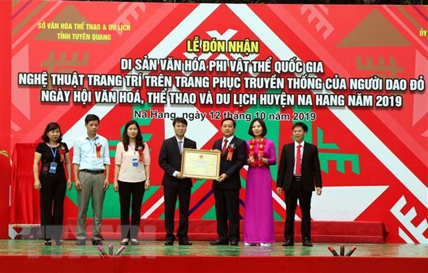 Nghệ thuật trang trí trên trang phục người Dao đỏ là di sản văn hóa nghe thuat trang tri tren trang phuc nguoi dao do la di san van hoa