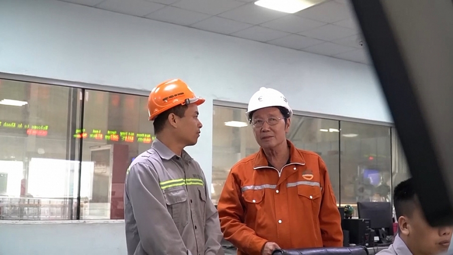 Đoàn kết, sáng tạo, thi đua xây dựng và bảo vệ Tổ quốc Đoàn kết, sáng tạo, thi đua xây dựng và bảo vệ Tổ quốc