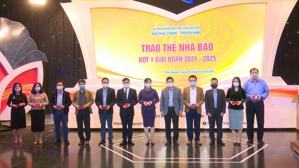 Trao thẻ nhà báo giai đoạn 2021 - 2025 Trao thẻ nhà báo giai đoạn 2021 - 2025