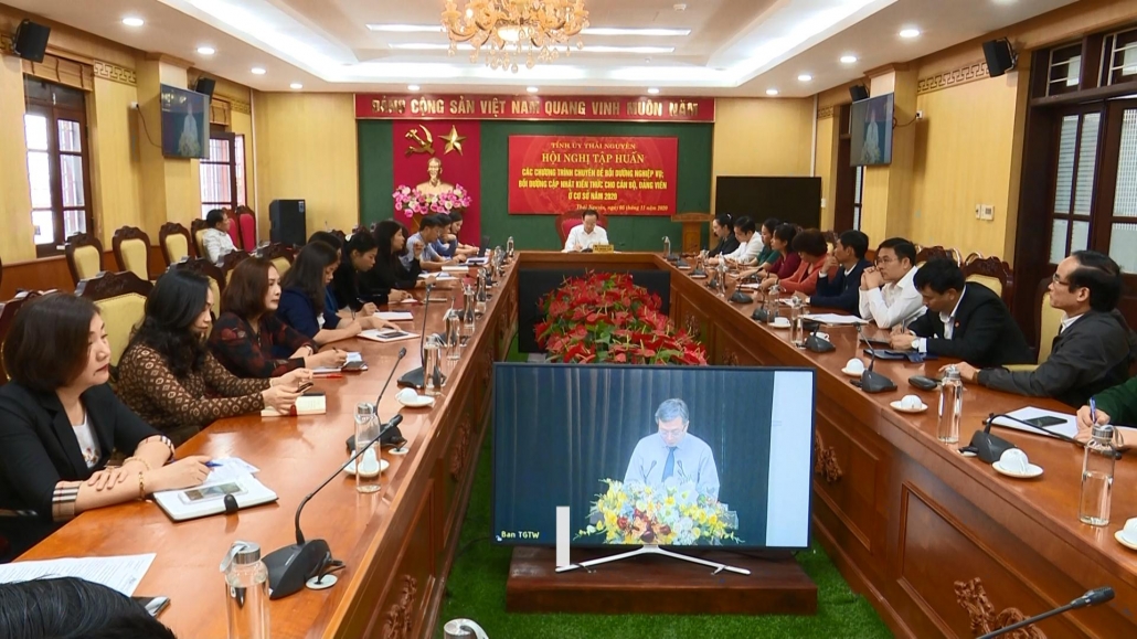 Tập huấn các chương trình chuyên đề bồi dưỡng nghiệp vụ cho cán bộ, đảng viên ở cơ sở Tập huấn các chương trình chuyên đề bồi dưỡng nghiệp vụ cho cán bộ, đảng viên ở cơ sở