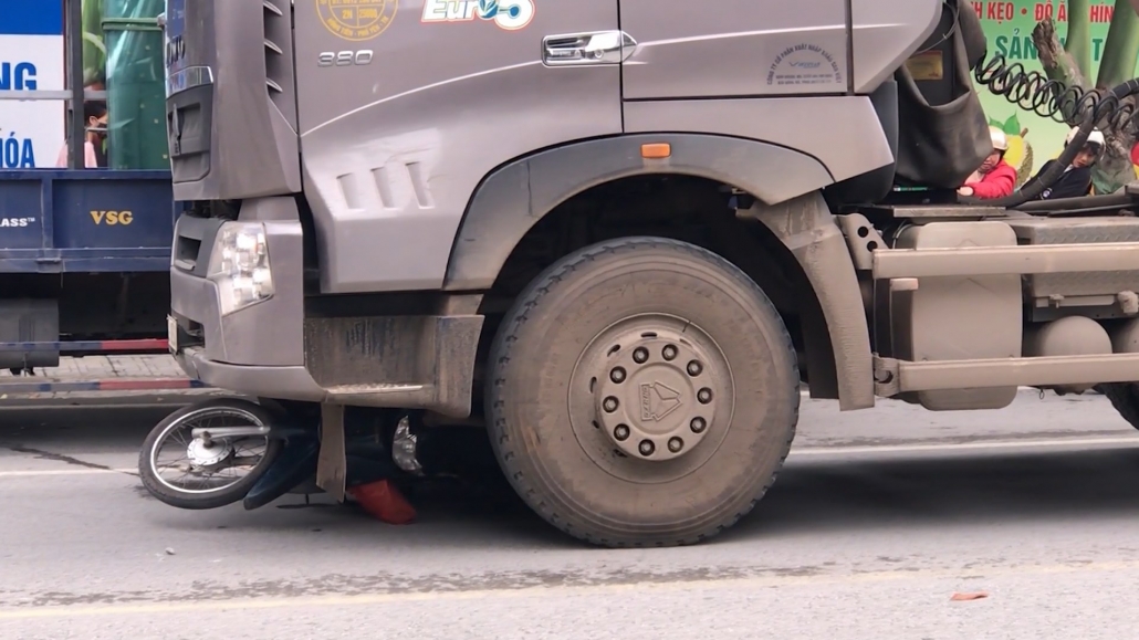 Nhiều xe trọng tải lớn vẫn đi vào đường cấm qua thành phố Thái Nguyên