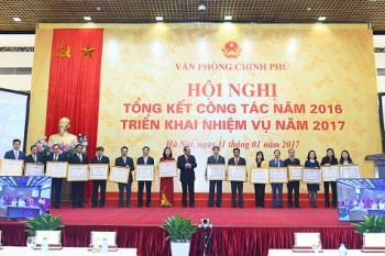 Thủ tướng dự Hội nghị tổng kết công tác năm 2016 của VPCP