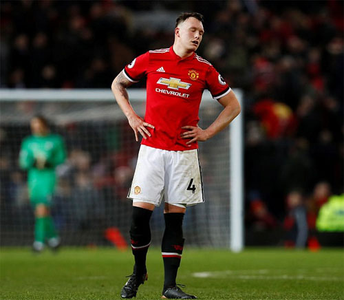 phil jones man utd kiet suc vi chuoi tran dip giang sinh