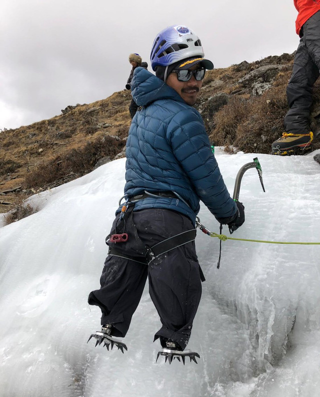 nepal cam du khach leo nui mot minh len dinh everest