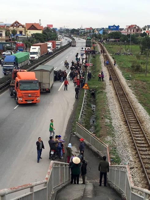 tai nan tham khoc o hai duong cau vuot thiet ke kieu bay nguoi di bo