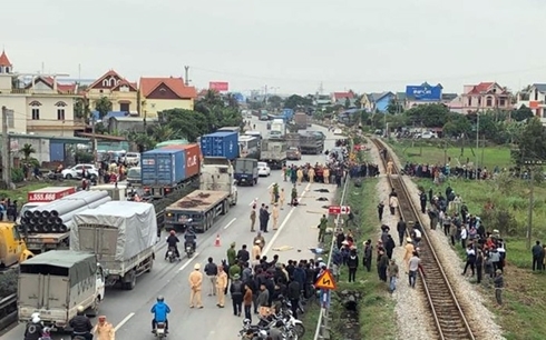 tai nan tham khoc o hai duong cau vuot thiet ke kieu bay nguoi di bo