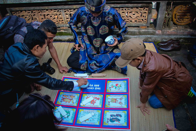 nguoi dan no nuc choi tet tai hoang cung hue