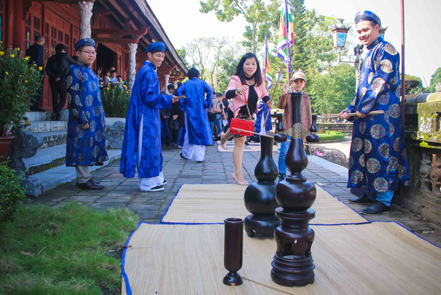 nguoi dan no nuc choi tet tai hoang cung hue