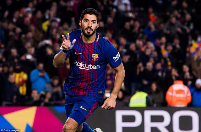 luis suarez lap cong barcelona vuot ai valencia