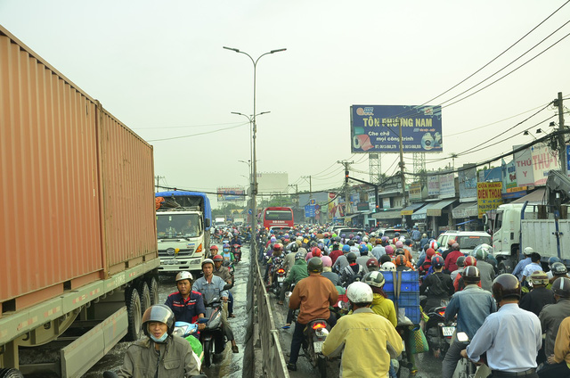 nhieu tuyen duong o sai gon ngap nang giao thong hon loan