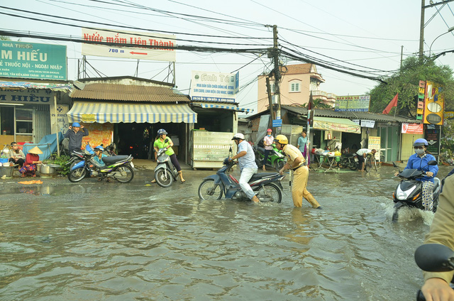 nhieu tuyen duong o sai gon ngap nang giao thong hon loan