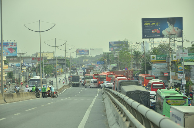 nhieu tuyen duong o sai gon ngap nang giao thong hon loan