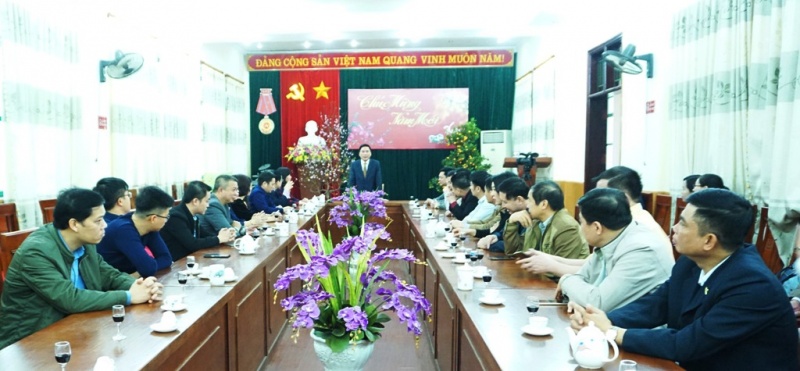 lanh dao tinh tham dong vien cac don vi truc tet