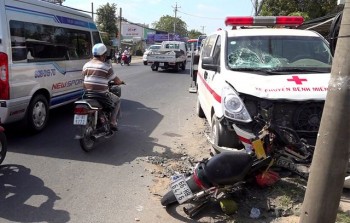 Xe cứu thương gây tai nạn khiến thai phụ 7 tháng mất con