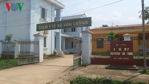 vu chau be tu vong sau tiem vaccine lanh dao tram y te len tieng