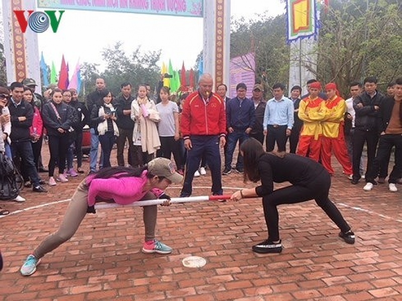 Đến lễ hội không chen lấn, cầu danh xin lợi den le hoi khong chen lan cau danh xin loi