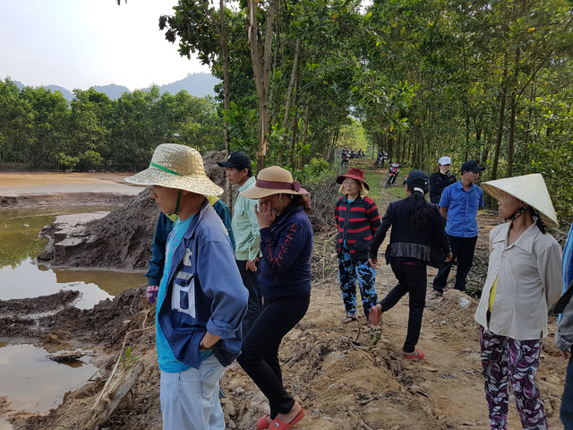 vo dap mo vang bong mieu ca duoi song chet sach