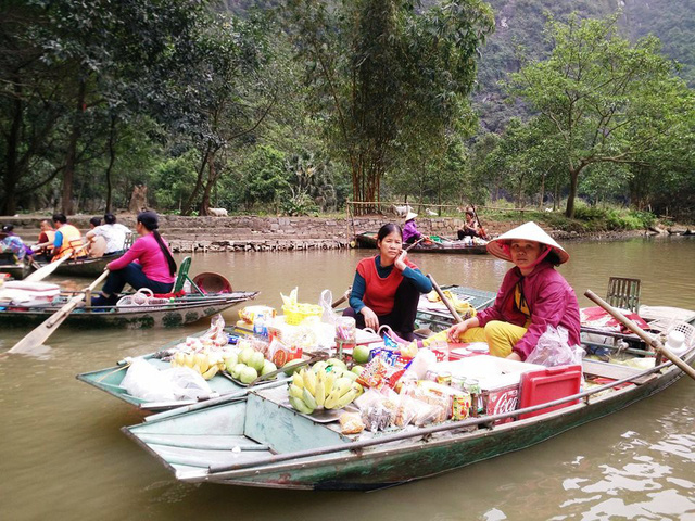 doc dao cho noi o vinh ha long tren can